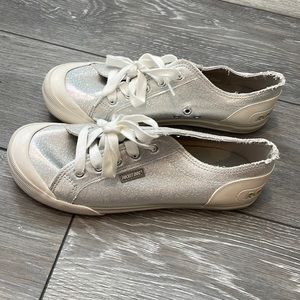 Rocket dog, silver low top sneakers size 11